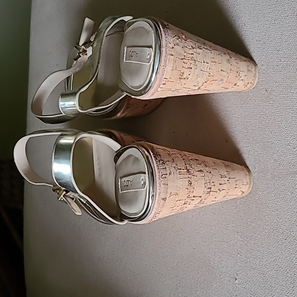 Gold Metallic Platform Heels - Picture 4 of 10